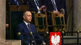 Prezydent Nawrocki w czasie przemówienia Sikorskiego