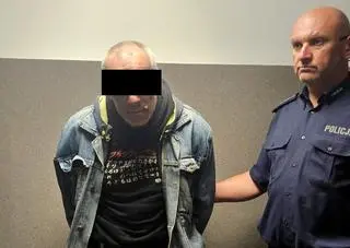 Z repliką szabli zaatakował policjantów