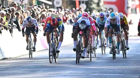 Groźne kraksy i wielki chaos w końcówce wyścigu