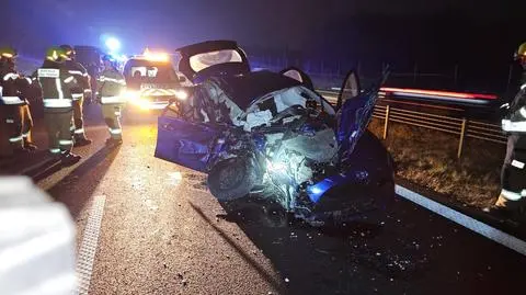 Zderzenie osobówki z pojazdem wojskowym