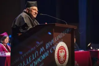 Profesor w trakcie wykładu zwracał uwagę na rolę sztuki oraz apelował, by ją szanować i wspierać