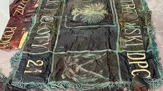 The banner was accompanied by a pennant with sashes 