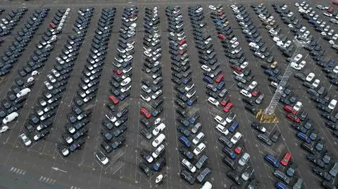 Parking z chińskimi autami