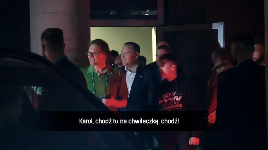"Karol do mnie", "pozdrów Martę". W siłę rośnie agresywna grupa, która z prezydentem jest na "ty"