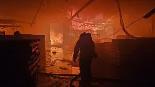 Rosyjski atak i pożar fabryki polskiego producenta. Z dymem poszła też pomoc humanitarna