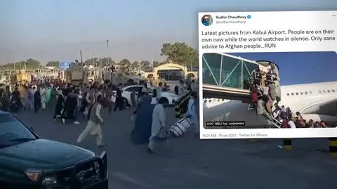 Amerykański samolot kołuje, ludzie chwytają się podwozia