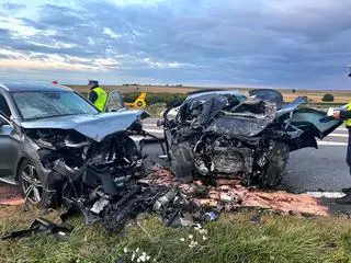 Auta zostały niemal doszczętnie zniszczone 