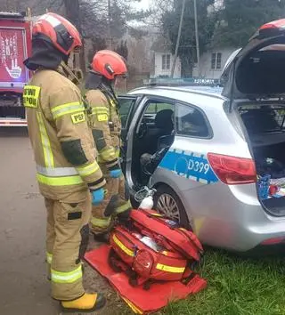 Dostał od strażaków tlen 