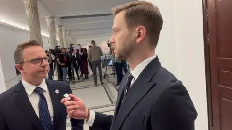 Polityczny odlot. Dariusz Joński: Nie siedzimy obok siebie w samolocie. Od pół roku prośby są skuteczne 