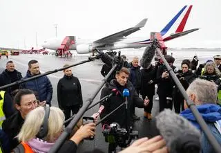 Macron odpowiada Trumpowi. "Pokaz siły"