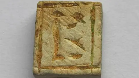 Szczecin. W przesyłce znaleźli staroegipski amulet