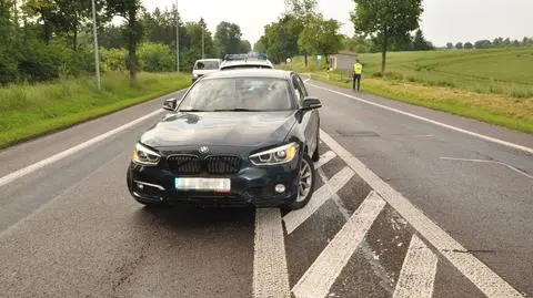 Uciął sobie drzemkę na środku drogi 