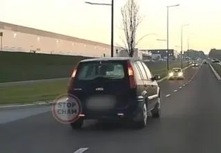 Nic nie widząc, jechał na czołówkę. Nagranie