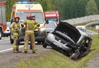 Zderzenie busa z autem, jeden z kierowców pijany. Ranni