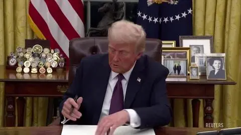 trump podpisuje