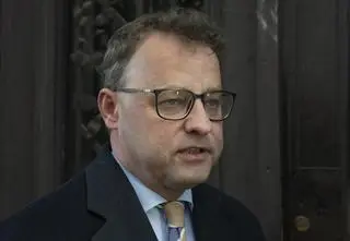 Romanowski "zachęca" Ziobrę. W sprawie azylu na Węgrzech