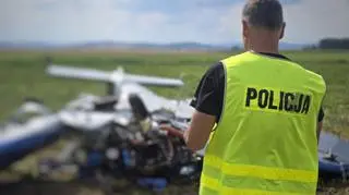 Awionetka spadła na pole