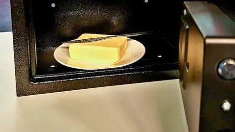 Prezes PiS trzyma masło w sejfie. "Byłoby śmieszne, gdyby nie było straszne"