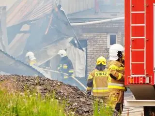 Na miejsce wysłano 10 zastępów straży pożarnej