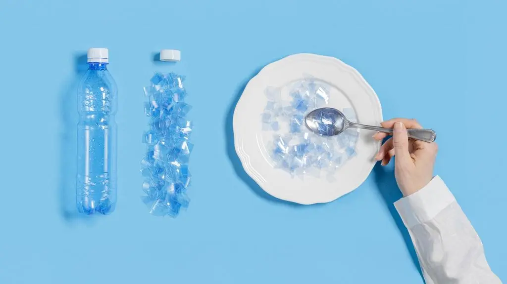 Gotujesz i jesz plastik, nawet o tym nie wiedząc. Jak tego uniknąć?