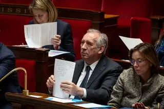  Rząd Bayrou przetrwał dwa wnioski o wotum nieufności