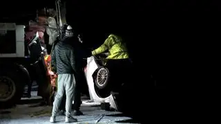 Wyciągnęli bmw, które wpadło do Odry