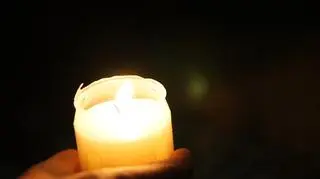 Na miejscu czekały na przybyłych mieszkańców lampki, które mogli zapalić, jako symbol światła pokoju