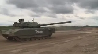 Najnowszy rosyjski czołg T-14 Armata na poligonie
