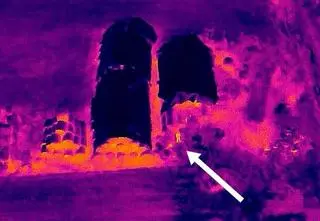 Dron wypatrzył na polu zaginionego 73-latka. Nagranie 