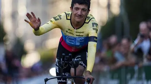 "Nagła rodzinna historia". Były mistrz rezygnuje