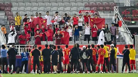 Benny Hill na boisku. Przez kilka minut dreptali w miejscu