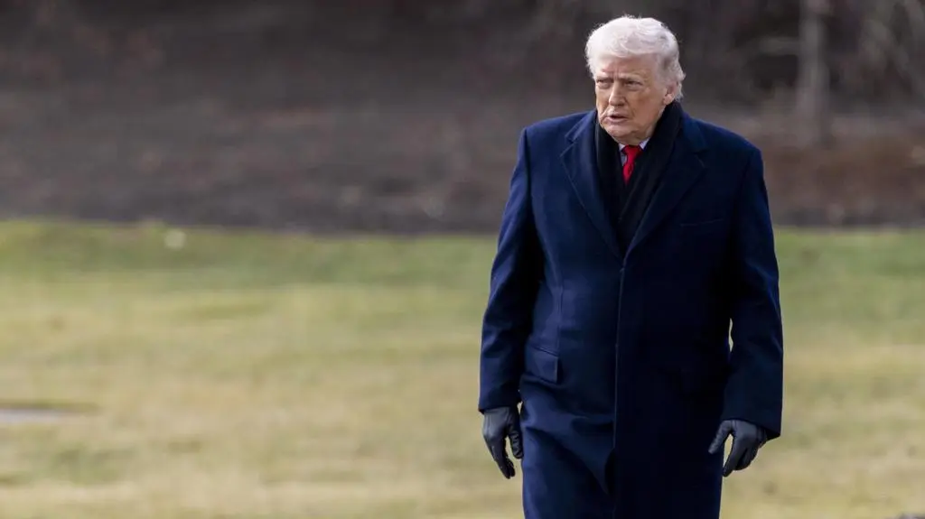 Wojna Trumpa. "Uparty osioł" i "głupiec"