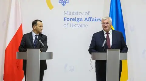 Sikorski: rozważamy przekazanie Ukrainie kolejnego sprzętu