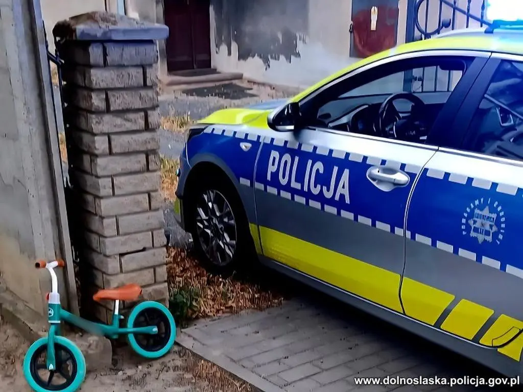 Czterolatek ruszył w miasto na rowerku