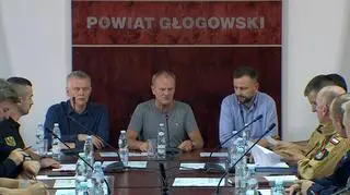 Donald Tusk na sztabie kryzysowym w Głogowie