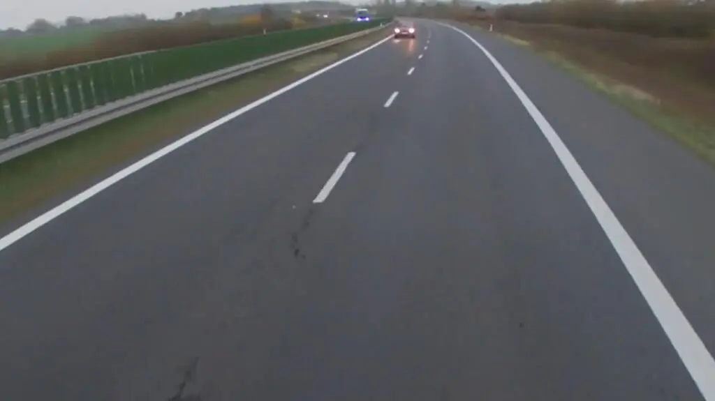 Jazda pod prąd na S10