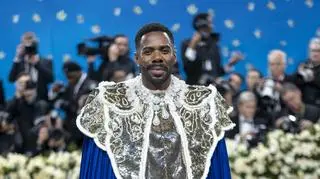 Colman Domingo w pelerynie Valentino