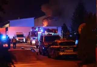 Pożar na terenie zakładów mięsnych w Sosnowcu. 150 strażaków w akcji