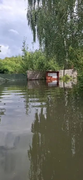 Górki Ustowskie. Zalane działki 