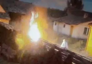 Groził, że spali rodzinę. W końcu rozlał benzynę i podpalił