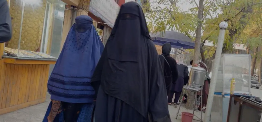 "Nie wolno im wchodzić do parków, mówić i śmiać, nie mówiąc już o śpiewaniu"