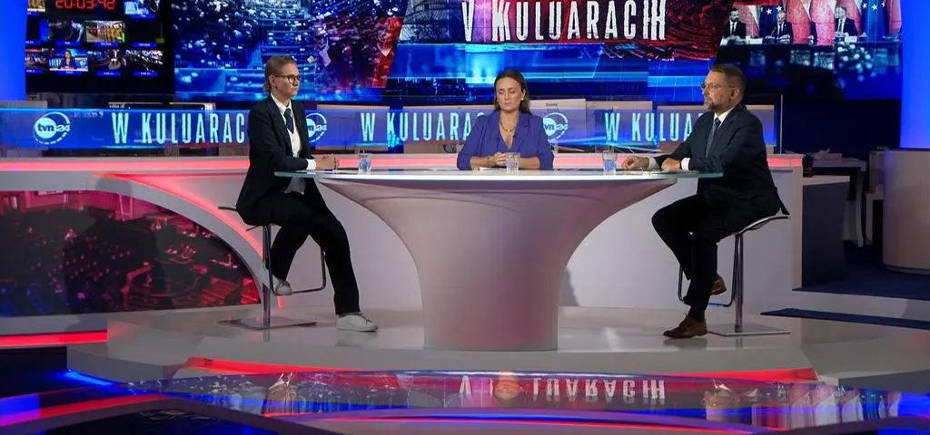 Prezydent Nawrocki w "wielu kwestiach poszedł na ostro i na wojnę z rządem". Oglądaj "W kuluarach"