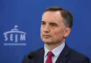 Zły podpis pod wnioskiem w sprawie Ziobry? Prokuratura wyjaśnia