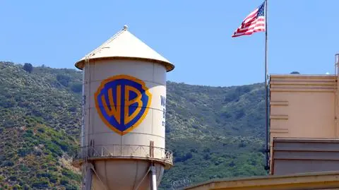 warner bros hq - Walter Cicchetti shutterstock_2527136345