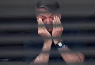 Były prezydent podejrzewany o próbę ucieczki, użył lutownicy