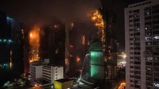 Pożar kompleksu wieżowców w Hongkongu