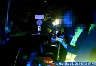 Uciekał przed policją. W aucie miał kontrabandę