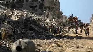 Życie wraca do miasta Gaza