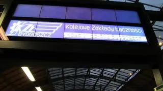 Tablice na wrocławskim Dworcu Głównym nie wyświetlają informacji o odjazdach. Trwa wymiana ich oprogramowania.