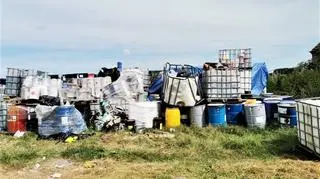W sprawie odpadów zatrzymano dwie osoby